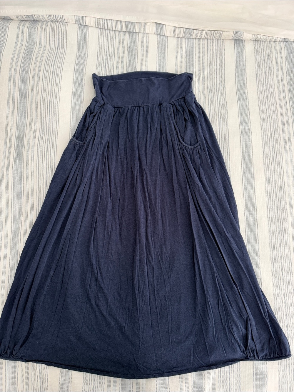 Garnett Hill Women’s Navy Blue Pocketed Maxi Skirt